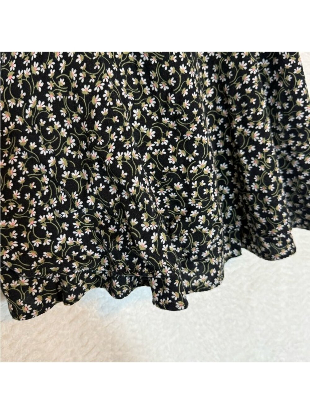 Floral Skirt. Size medium. - Picture 2 of 3